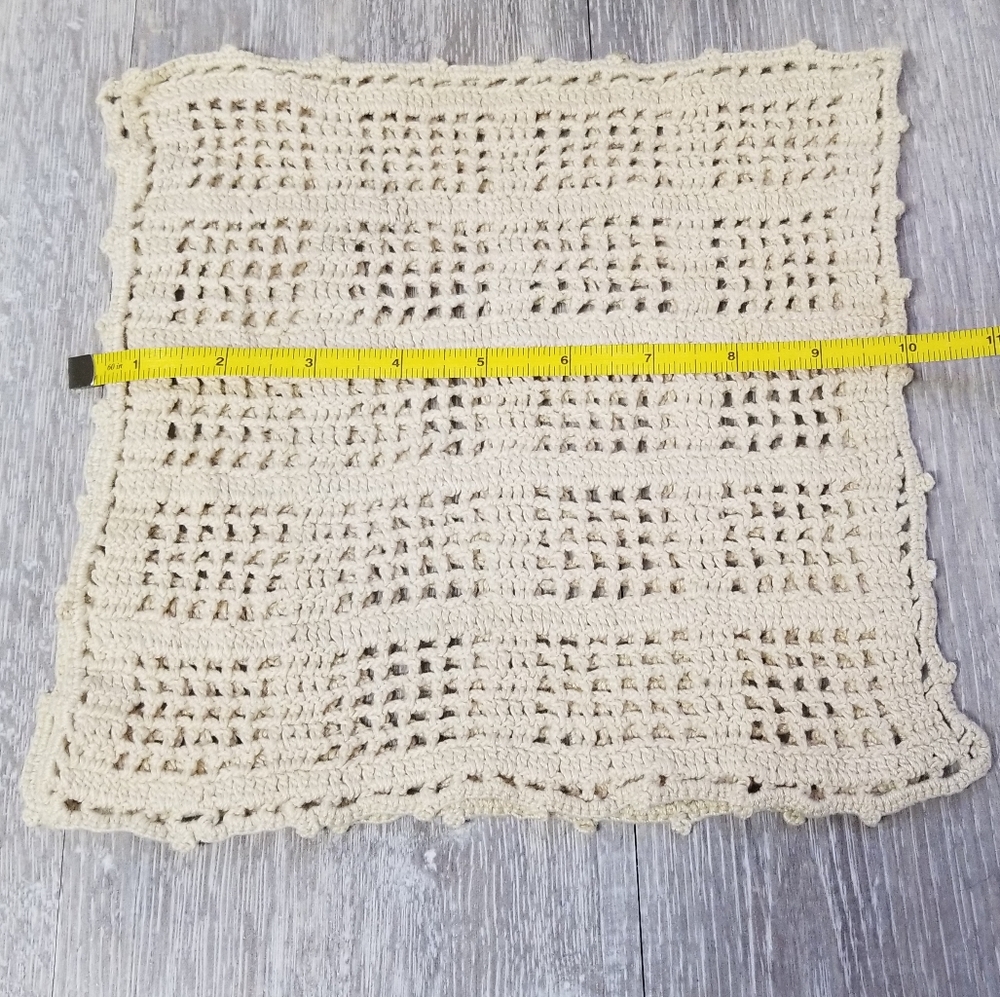 2 square crocheted doilies - Picture 3 of 7